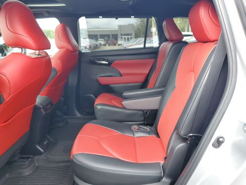 Used 2023 Toyota Highlander XSE image 7