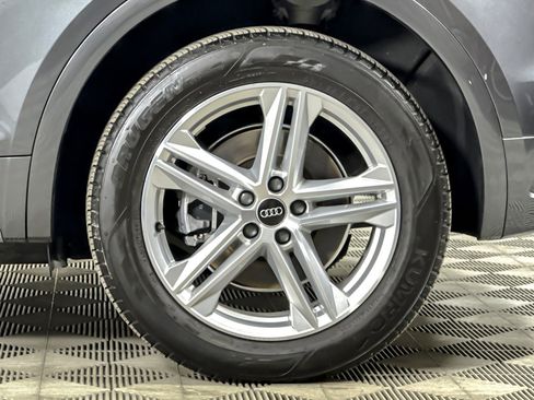 Used 2022 Audi Q5 e Premium w/ Convenience Package image 24