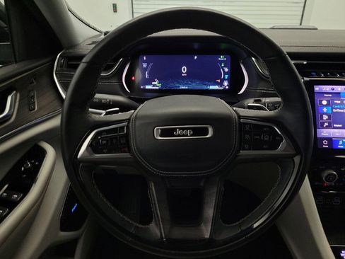 Used 2022 Jeep Grand Cherokee Overland w/ Advanced Protech Group III image 22