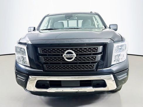 Used 2021 Nissan Titan SV w/ SV Convenience Package image 2