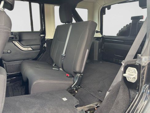 Used 2018 Jeep Wrangler Unlimited Sport AWD/4WD image 33