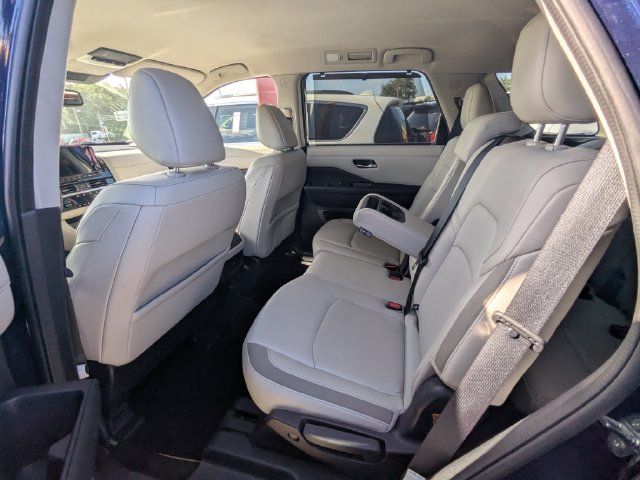 Used 2022 Nissan Pathfinder SL AWD/4WD image 11