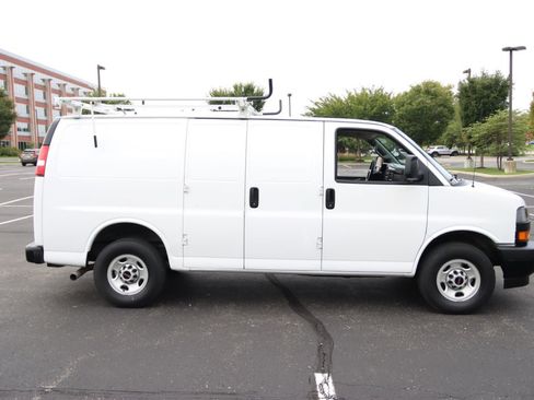 Used 2023 GMC Savana 2500 w/ Driver Convenience Package RWD image 3