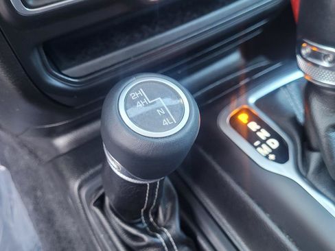 Used 2018 Jeep Wrangler Unlimited Sahara AWD/4WD image 22