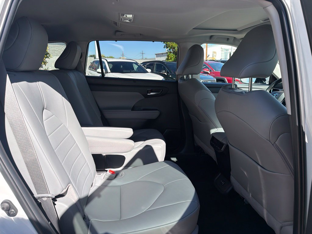 Used 2026 Toyota Highlander XLE AWD/4WD image 15