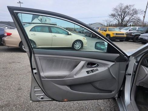 Used 2011 Toyota Camry LE w/ LE Extra-Value Pkg image 9