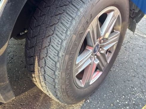 Used 2019 Ford F150 Lariat w/ Equipment Group 502A Luxury image 10