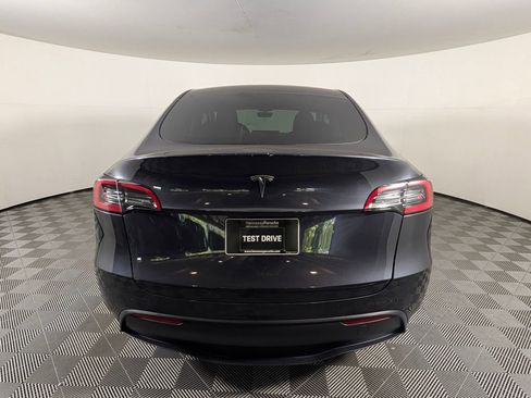Used 2024 Tesla Model Y Long Range RWD image 6