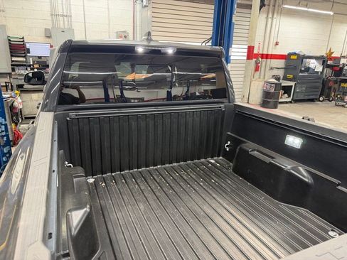 Used 2024 Toyota Tacoma SR5 w/ SR5 Upgrade Package AWD/4WD image 9