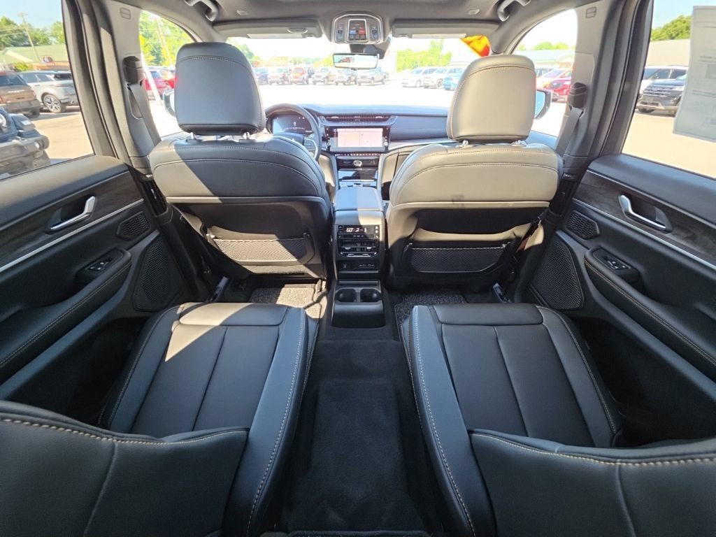 New 2026 Jeep Grand Cherokee L Limited AWD/4WD image 23