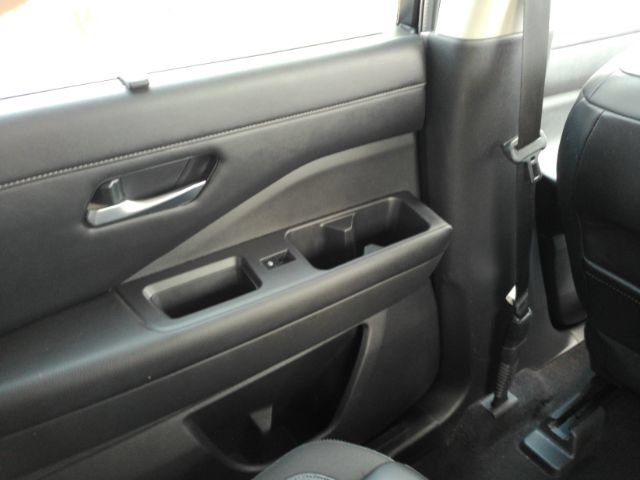 Used 2022 Nissan Pathfinder SL w/ SL Black Package FWD image 33