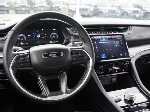 Used 2022 Jeep Grand Cherokee Limited image 28