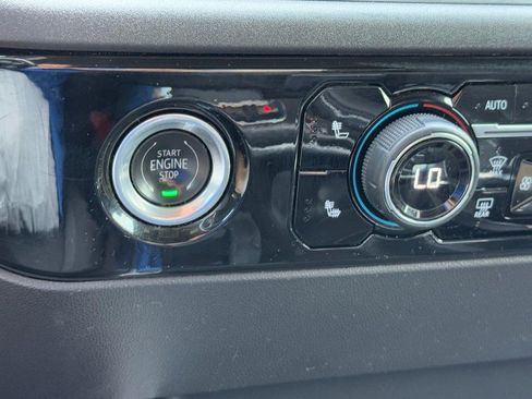 Used 2023 Chevrolet Silverado 1500 LT AWD/4WD image 19