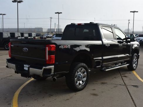 Used 2024 Ford F250 Lariat w/ Chrome Package image 5