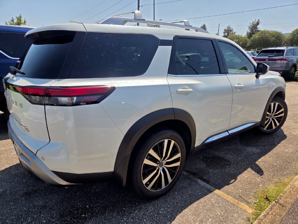 Used 2024 Nissan Pathfinder Platinum AWD/4WD image 5
