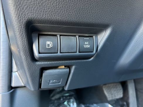 Used 2026 Toyota Prius Plug-In Hybrid FWD image 33