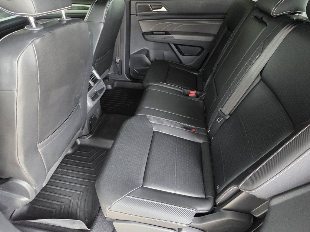 Used 2021 Volkswagen Atlas Cross Sport SE w/ Panoramic Sunroof Package FWD image 10