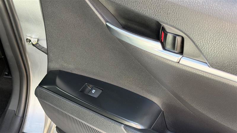 Used 2020 Toyota Camry SE w/ Convenience Package FWD image 38