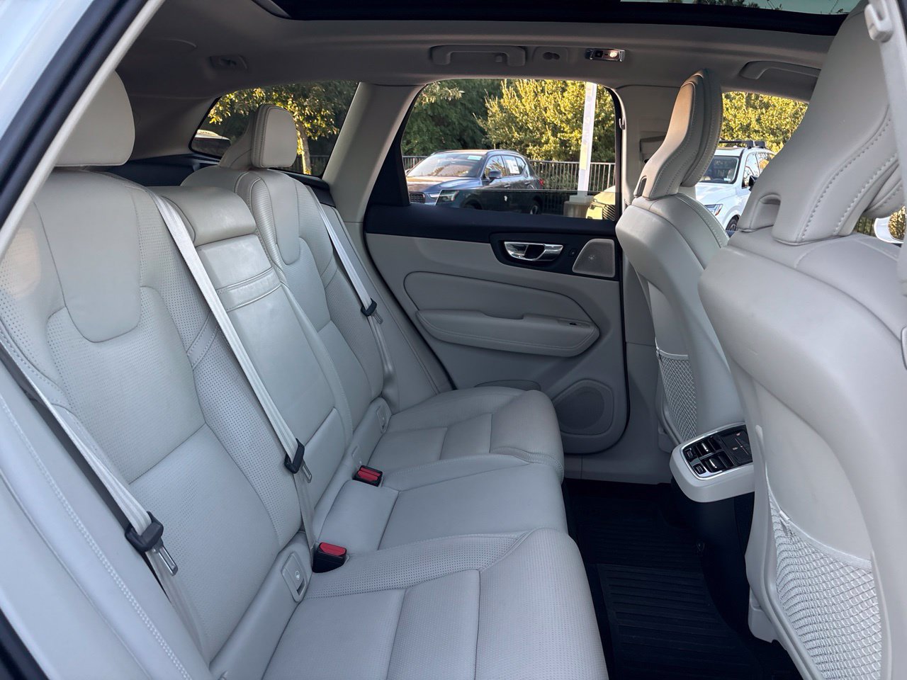 Used 2021 Volvo XC60 T5 Inscription w/ Advanced Package FWD image 11