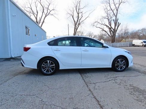 Used 2024 Kia Forte LXS image 9