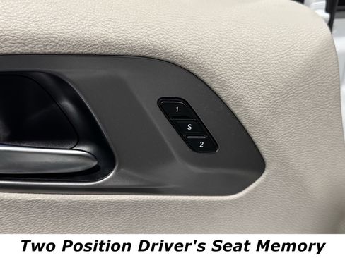 Used 2023 Chrysler Pacifica Touring-L image 26