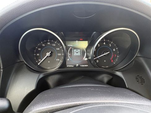 Used 2017 Jaguar XF Premium image 31