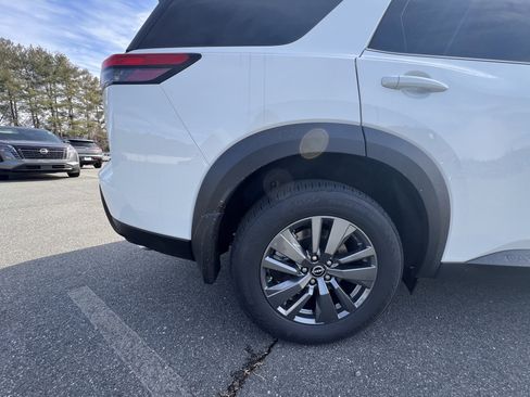 New 2026 Nissan Pathfinder SV image 12