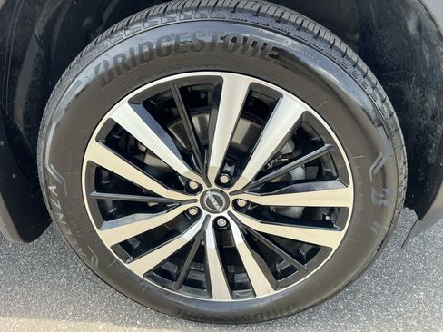 Certified 2024 Nissan Pathfinder Platinum w/ Lighting Package (N92) image 12