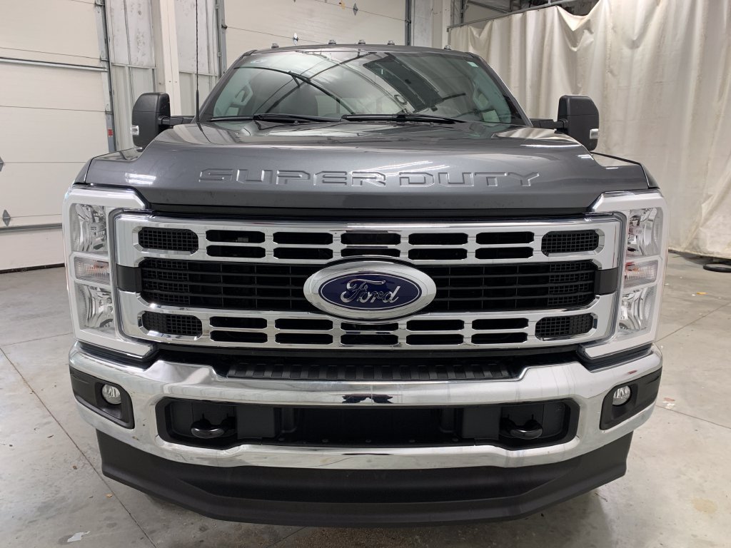 Used 2023 Ford F350 XLT w/ FX4 Off-Road Package AWD/4WD image 14