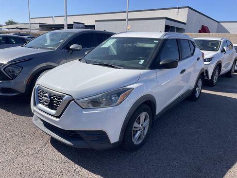 Used 2019 Nissan Kicks S image 4