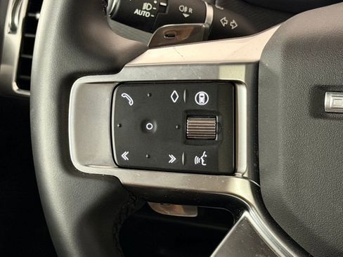 Used 2024 Land Rover Discovery Dynamic SE image 16