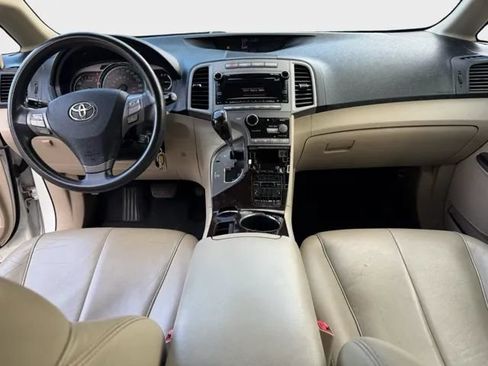 Used 2010 Toyota Venza AWD image 16