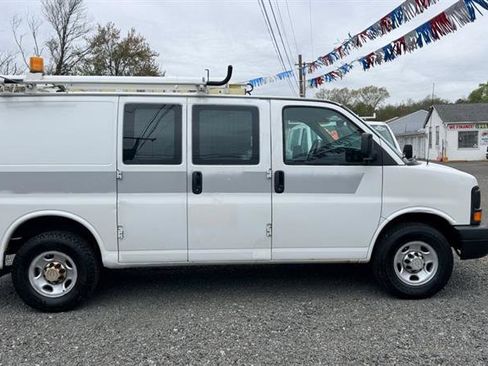 Used 2011 Chevrolet Express 2500 RWD image 8