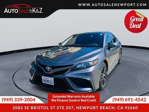 Used 2018 Toyota Camry SE FWD image 1