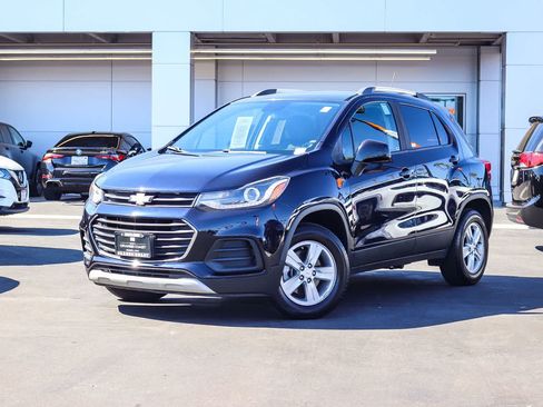 Used 2022 Chevrolet Trax LT w/ Driver Confidence Package AWD/4WD image 1