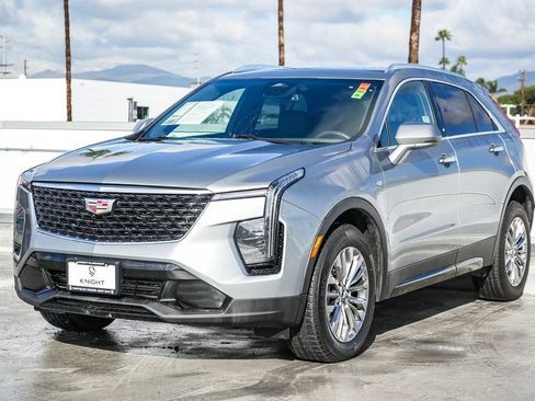 Used 2024 Cadillac XT4 Premium Luxury image 4