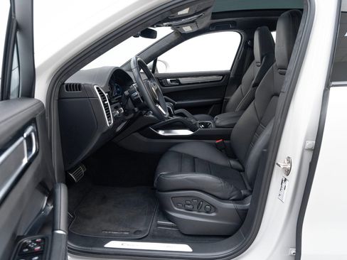 Used 2023 Porsche Cayenne Turbo image 17