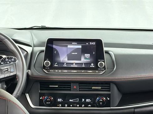 Certified 2025 Nissan Rogue SV AWD/4WD image 17