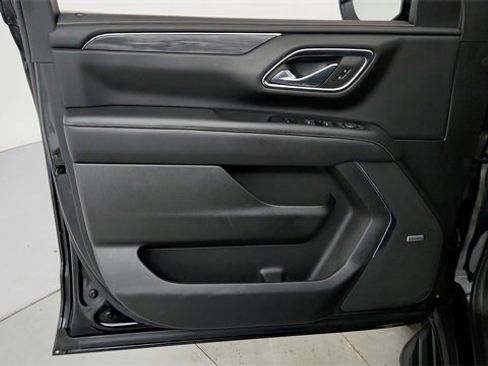 Used 2023 GMC Yukon SLT w/ SLT Luxury Package image 11