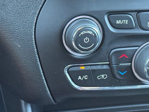 Used 2022 Jeep Cherokee Trailhawk w/ Comfort/Convenience Group AWD/4WD image 28