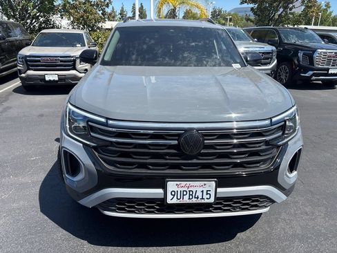 Used 2025 Volkswagen Atlas Peak Edition SE AWD/4WD image 2