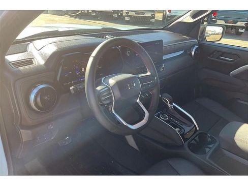 Used 2025 Chevrolet Colorado Z71 w/ Technology Package AWD/4WD image 15