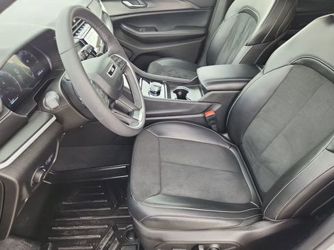 Used 2024 Jeep Grand Cherokee L Altitude RWD image 19