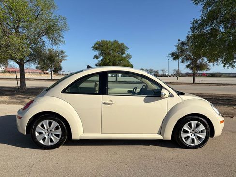 Used 2009 Volkswagen Beetle 2dr COUPE image 71