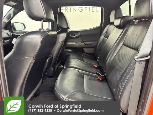 Used 2018 Toyota Tacoma TRD Sport w/ TRD Premium Sport Package image 17