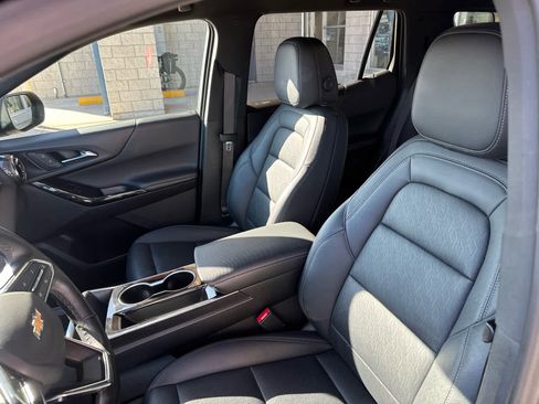 Used 2025 Chevrolet Equinox LT w/ Convenience Package II image 11