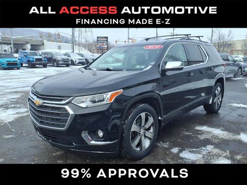 Used 2020 Chevrolet Traverse LT w/ LT Premium Package image 3