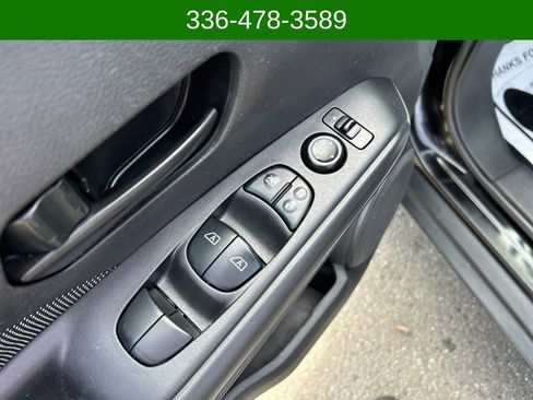 Used 2020 Nissan Kicks S image 11