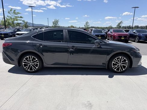 Used 2025 Toyota Camry XLE AWD/4WD image 5