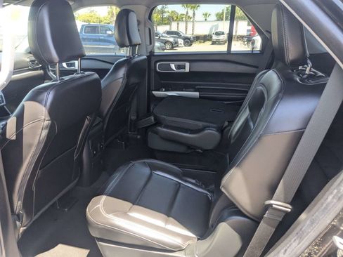 Used 2022 Ford Explorer XLT w/ Equipment Group 202A AWD/4WD image 15